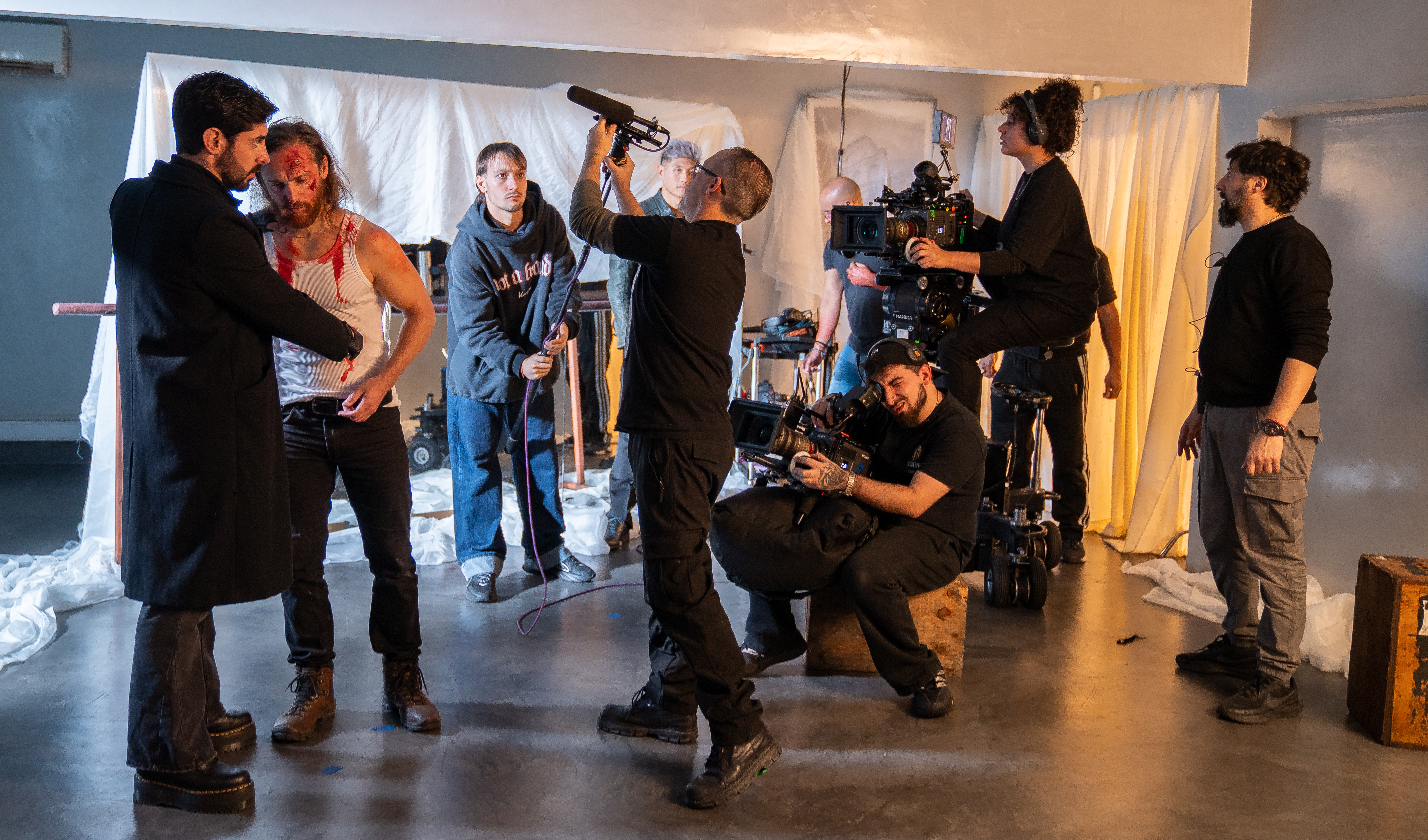 Backstage de rodaje — boom operator, serie El amor es un baile peligroso